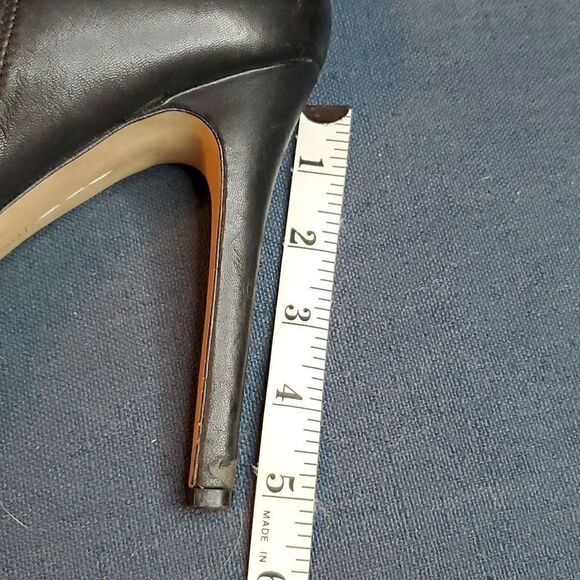 Vince Camuto 9.5 DIRA Black Leather Platform Stiletto Ankle Bootie Gold Trim - Picture 12 of 12